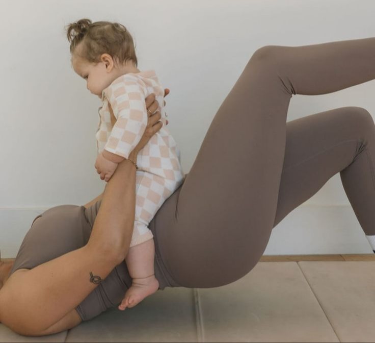 Doğum Sonrası Pilates: Ne Zaman, Nasıl ve Nelere Dikkat Edilmeli? - Bornova Pilates Blog